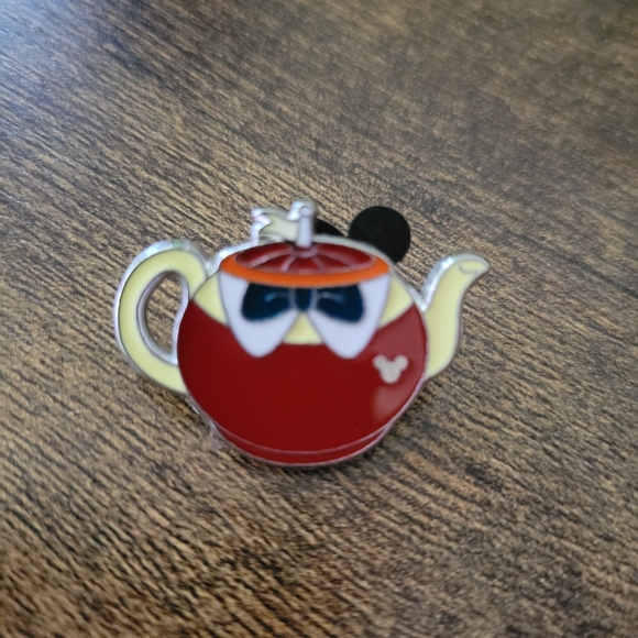 3/$20 - 4/$25 - 5/$30 - Disney Pin - TweedleDee TweedleDum Teapot - Picture 1 of 1